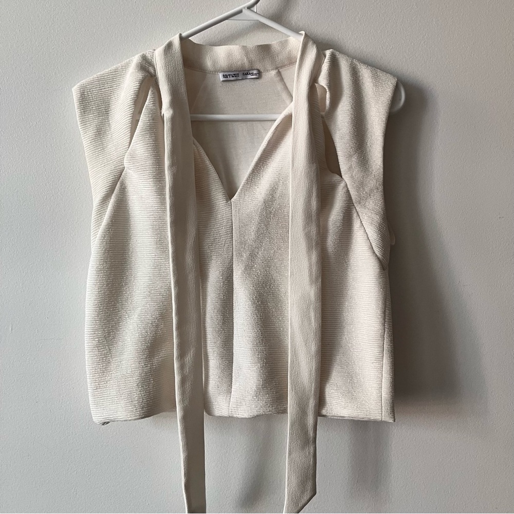 Zara Textured white Sleeveless Crop Top with Tie Detail - Size S